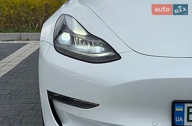 Седан Tesla Model 3 2021 в Львові