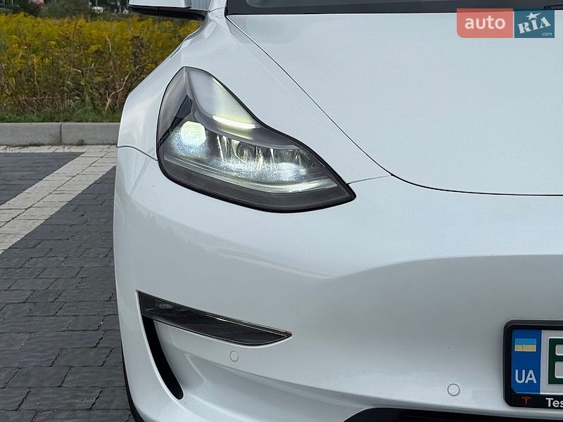 Седан Tesla Model 3 2021 в Львові