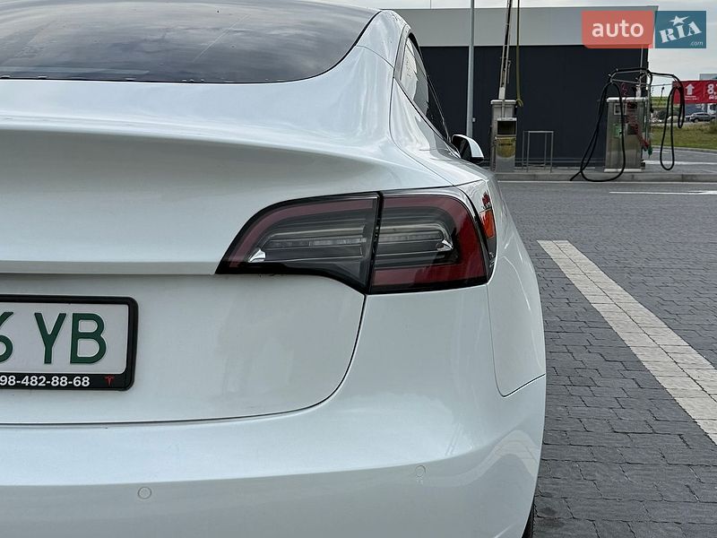 Седан Tesla Model 3 2021 в Львові