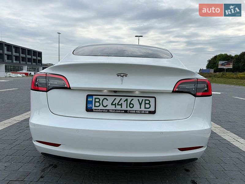 Седан Tesla Model 3 2021 в Львові