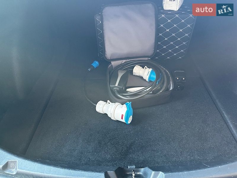 Седан Tesla Model 3 2021 в Львові