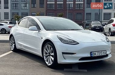 Седан Tesla Model 3 2020 в Ровно