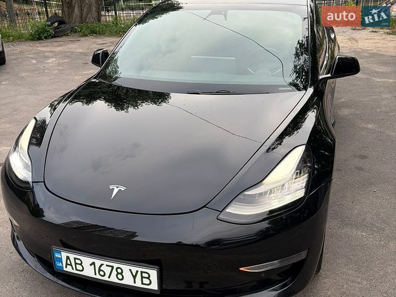 Седан Tesla Model 3 2019 в Виннице