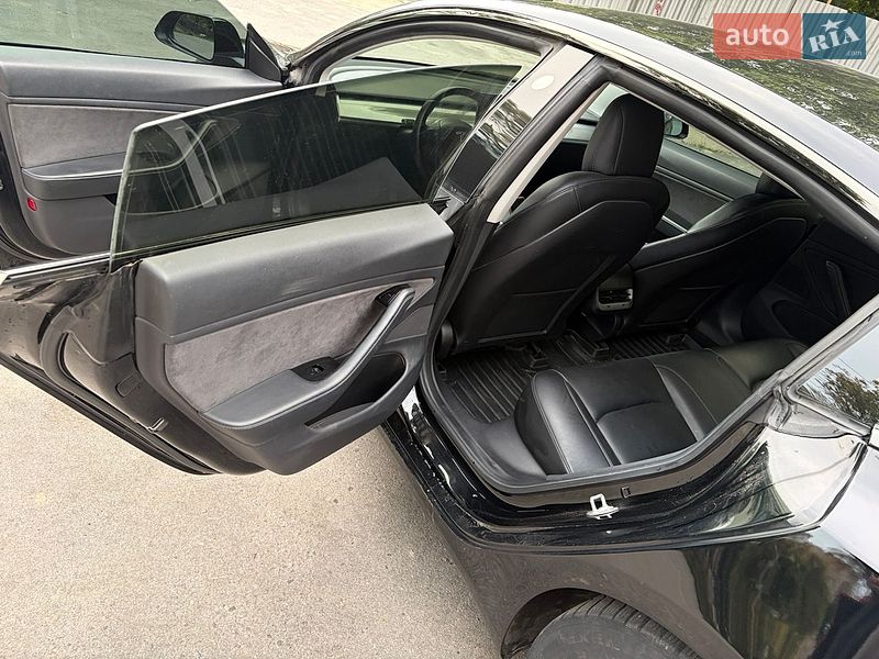 Седан Tesla Model 3 2019 в Виннице