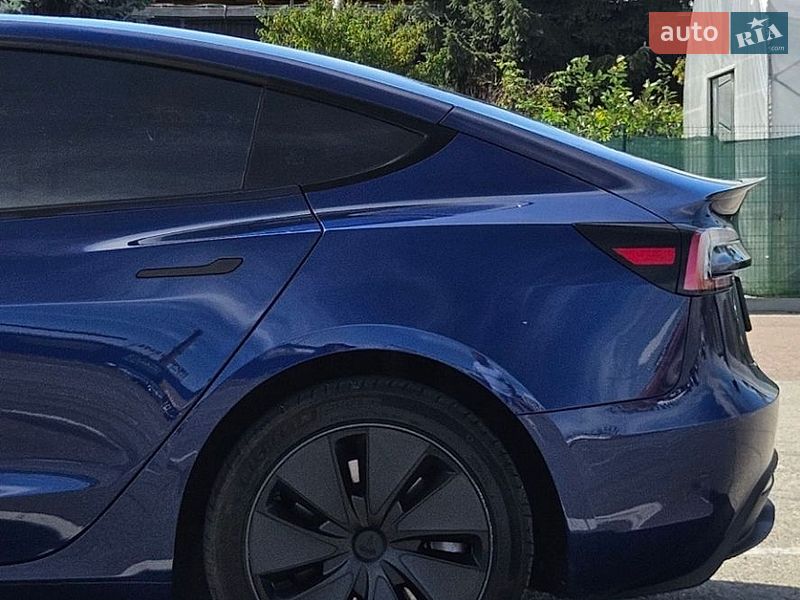 Седан Tesla Model 3 2024 в Львові