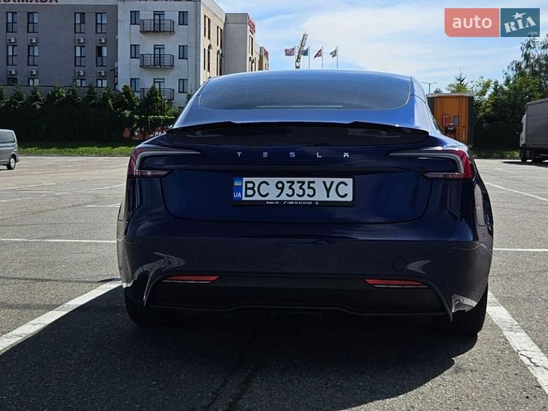Седан Tesla Model 3 2024 в Львові