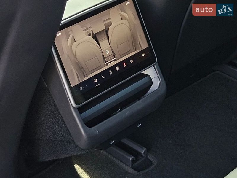 Седан Tesla Model 3 2024 в Львові