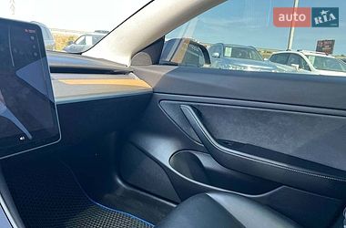 Седан Tesla Model 3 2019 в Львове