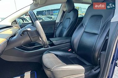 Седан Tesla Model 3 2019 в Львове