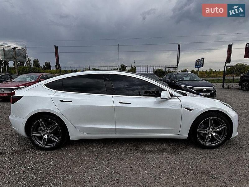 Седан Tesla Model 3 2019 в Білогородці