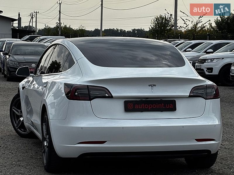Седан Tesla Model 3 2019 в Білогородці