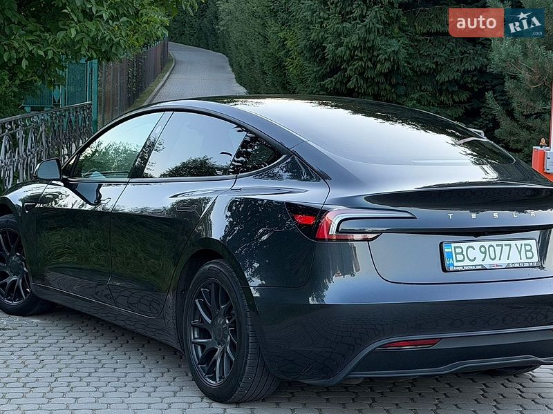 Седан Tesla Model 3 2024 в Львові