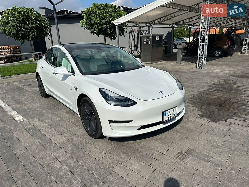 Седан Tesla Model 3 2019 в Луцке