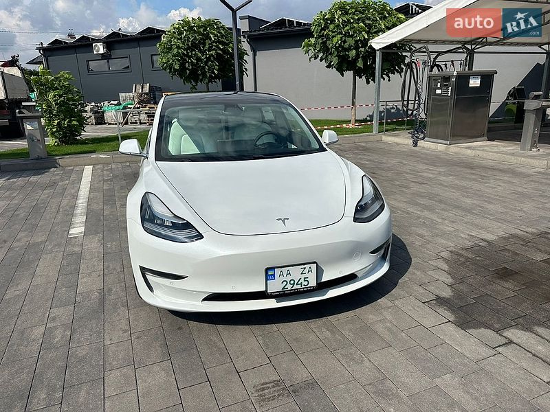 Седан Tesla Model 3 2019 в Луцке