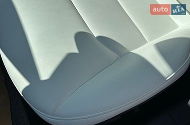 Седан Tesla Model 3 2019 в Луцке