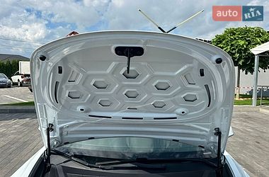 Седан Tesla Model 3 2019 в Луцке