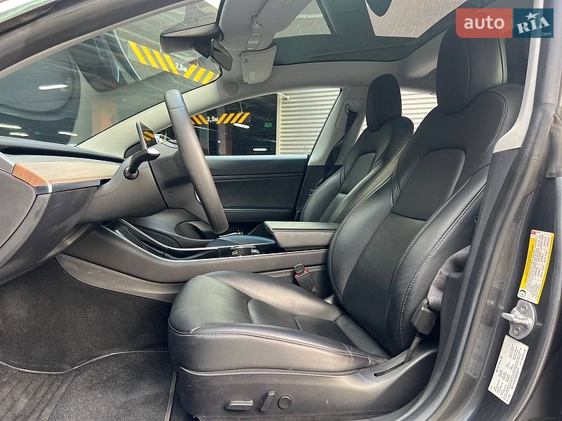 Седан Tesla Model 3 2019 в Києві