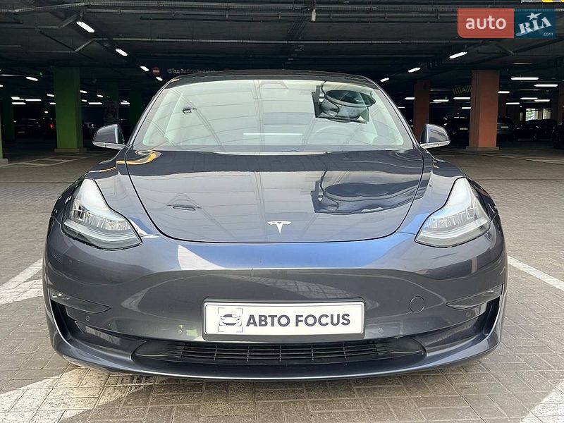 Седан Tesla Model 3 2019 в Києві