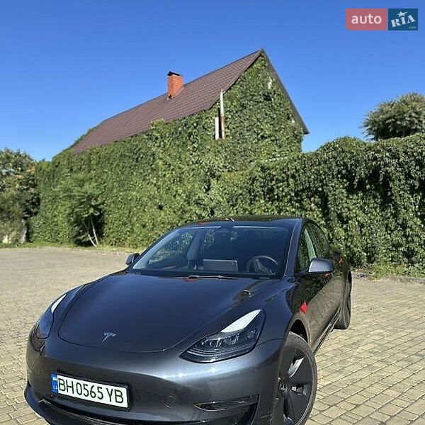 Седан Tesla Model 3 2022 в Виннице