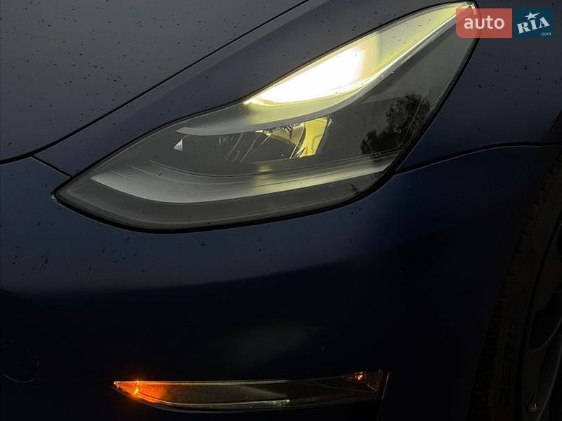 Седан Tesla Model 3 2022 в Киеве
