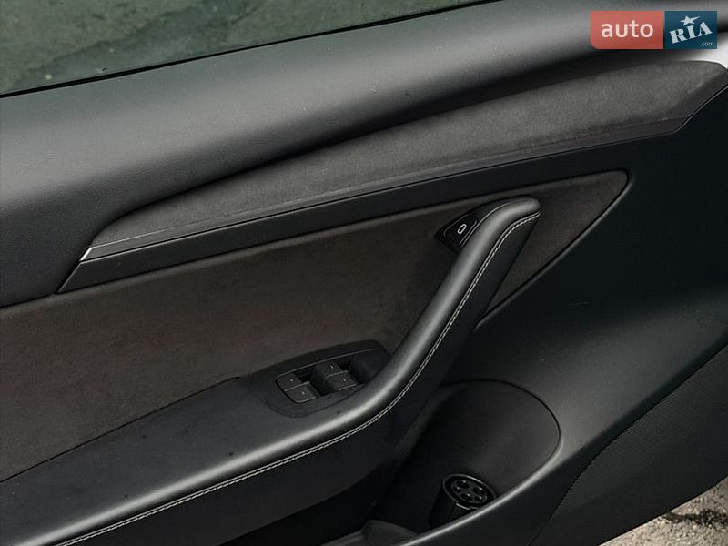 Седан Tesla Model 3 2022 в Киеве