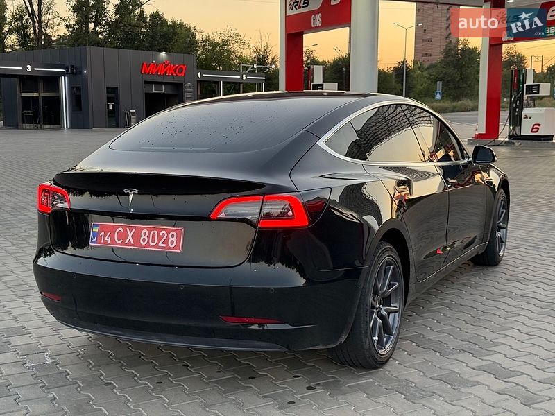 Седан Tesla Model 3 2020 в Кривому Розі