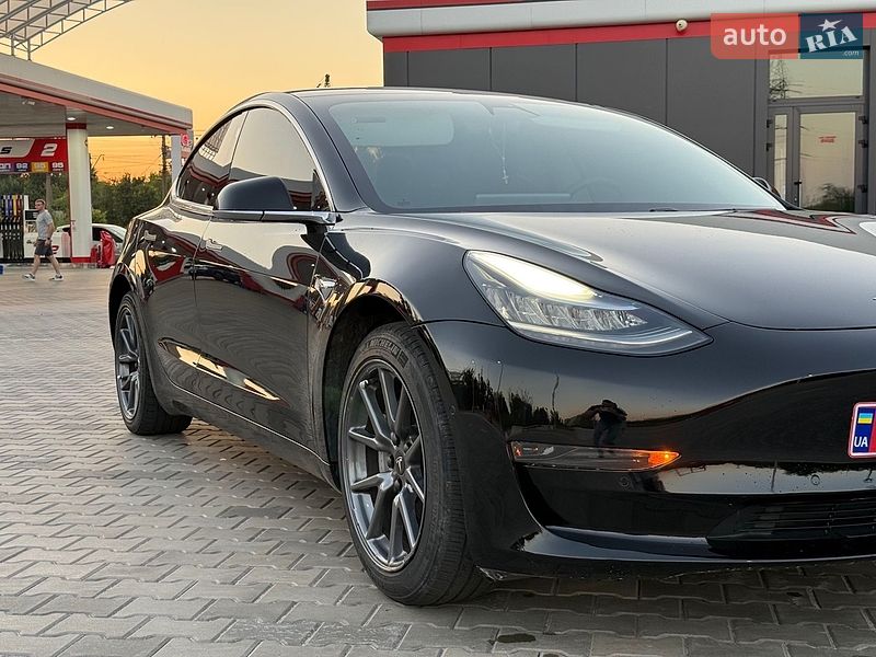 Седан Tesla Model 3 2020 в Кривому Розі