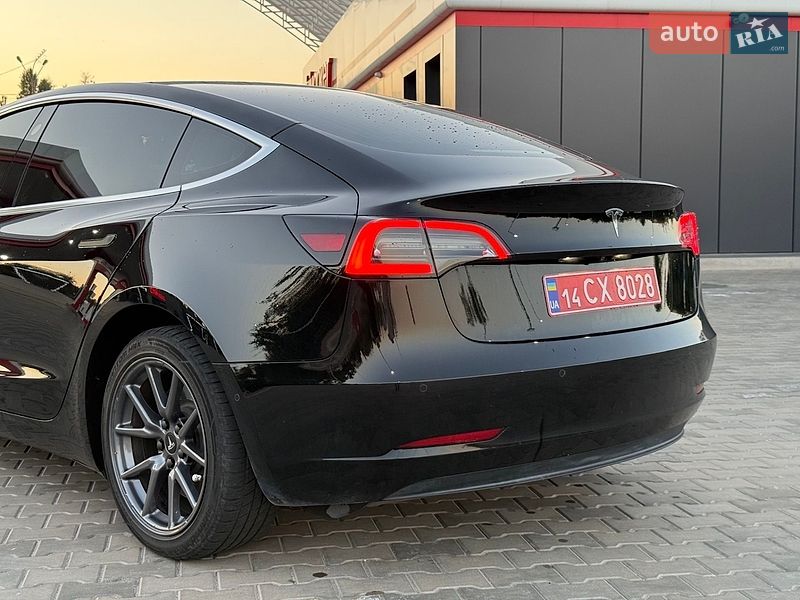 Седан Tesla Model 3 2020 в Кривому Розі