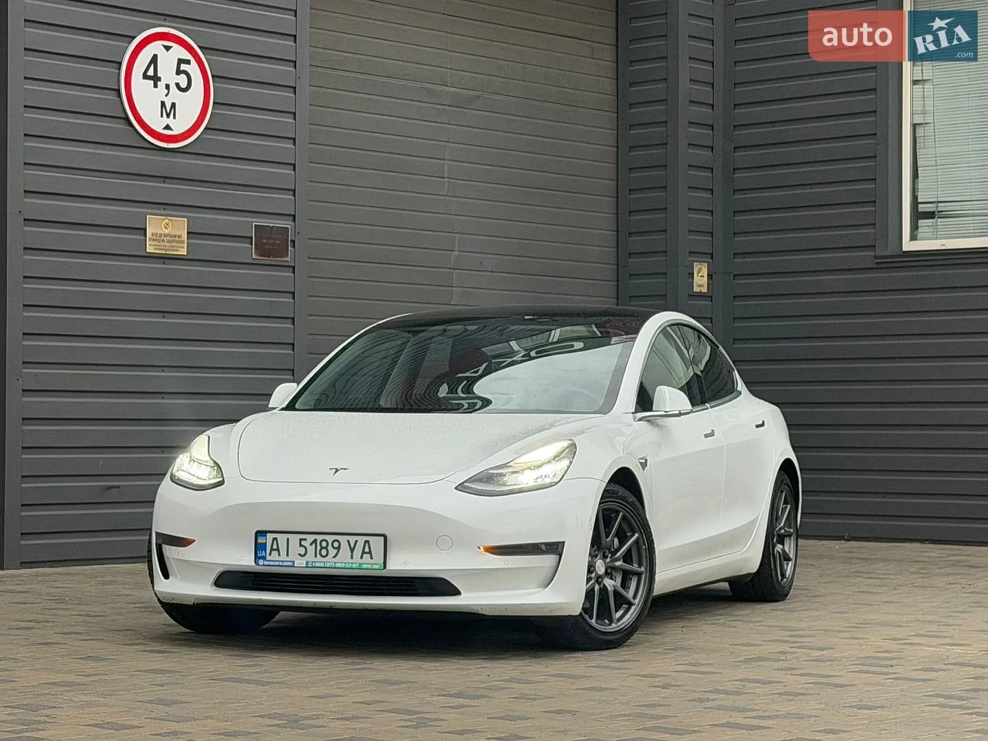 2020 Tesla Model 3 - фото 1