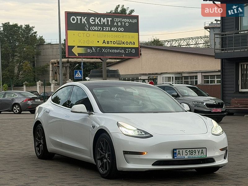 Седан Tesla Model 3 2020 в Киеве