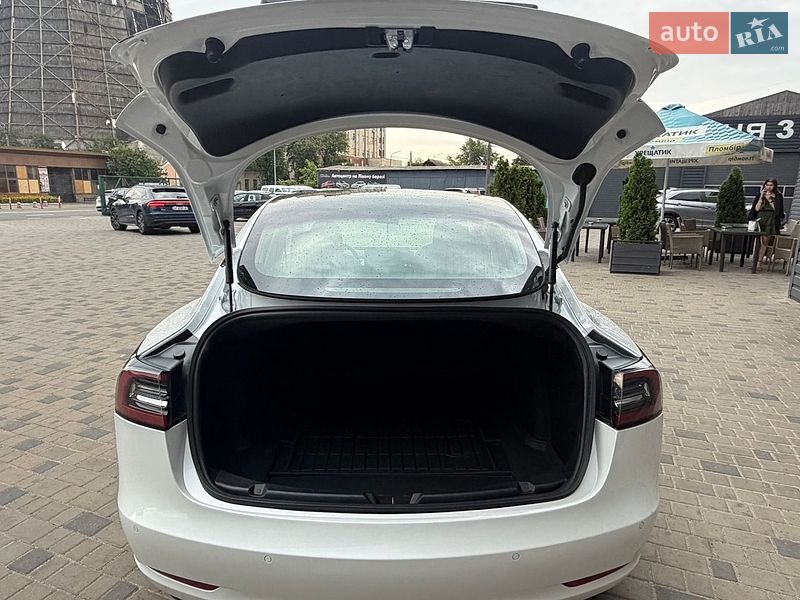 Седан Tesla Model 3 2020 в Киеве
