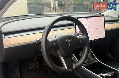 Седан Tesla Model 3 2020 в Киеве
