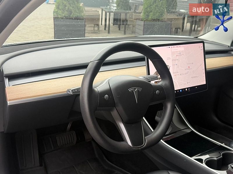 Седан Tesla Model 3 2020 в Киеве