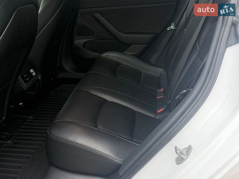 Седан Tesla Model 3 2020 в Киеве