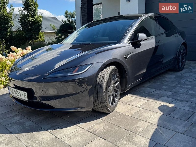 Tesla Model 3 2024