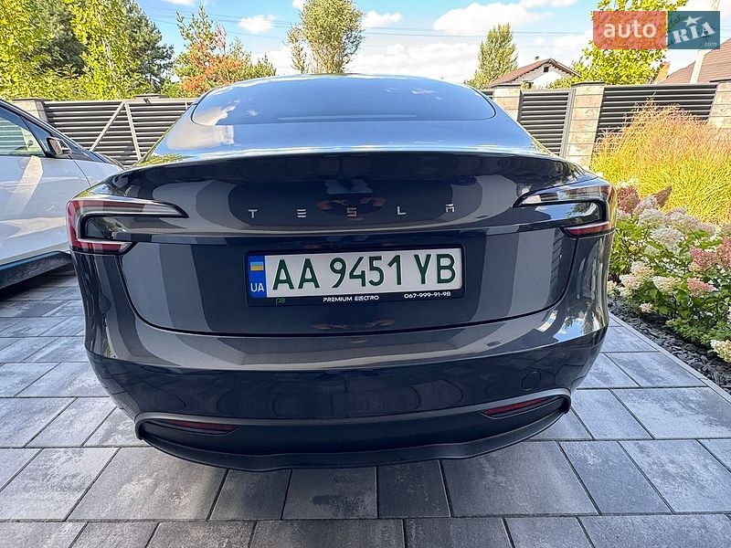 Седан Tesla Model 3 2024 в Києві