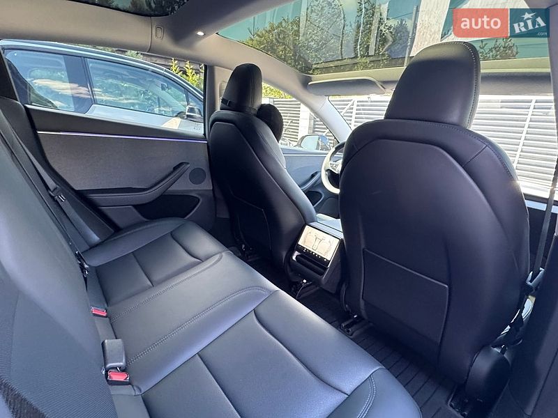 Седан Tesla Model 3 2024 в Киеве