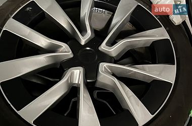 Седан Tesla Model 3 2024 в Києві