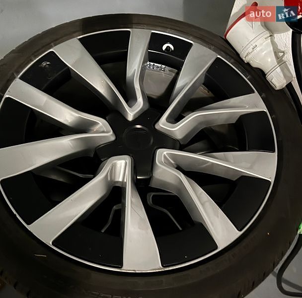 Седан Tesla Model 3 2024 в Києві