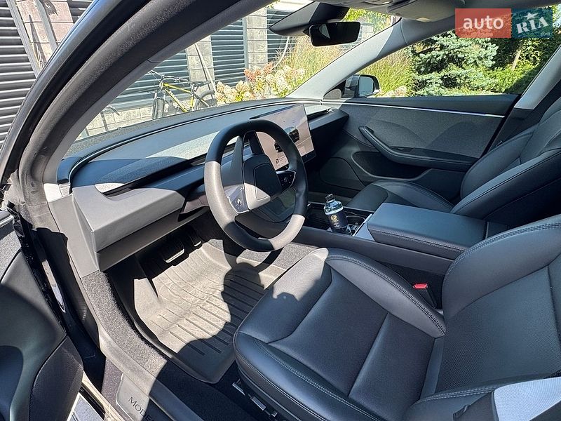 Седан Tesla Model 3 2024 в Киеве