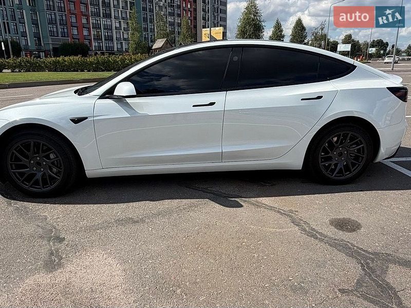 Седан Tesla Model 3 2025 в Киеве