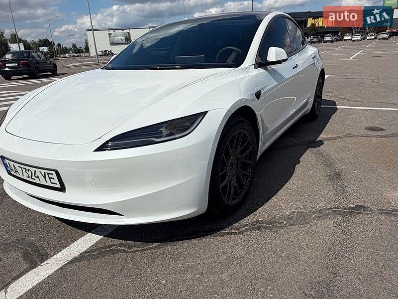 Седан Tesla Model 3 2025 в Киеве