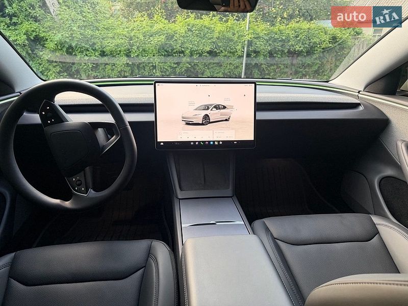 Седан Tesla Model 3 2025 в Киеве