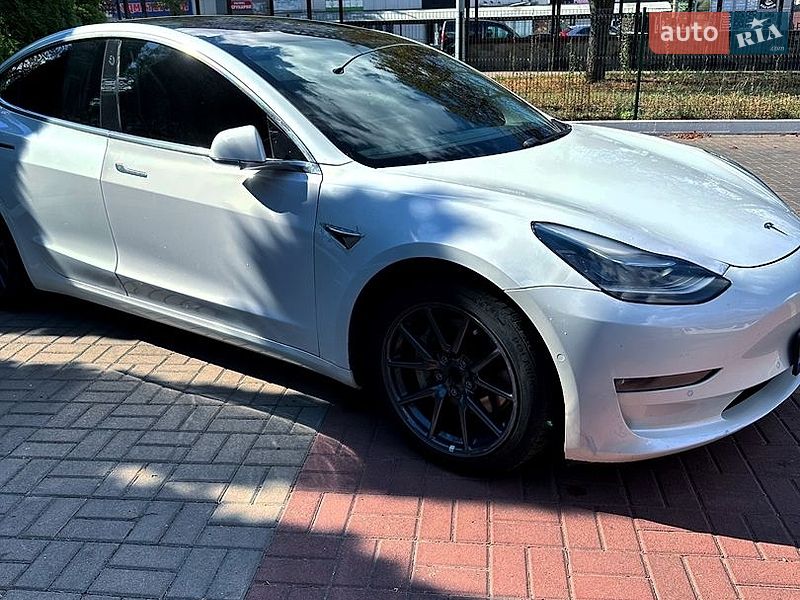 Седан Tesla Model 3 2019 в Києві