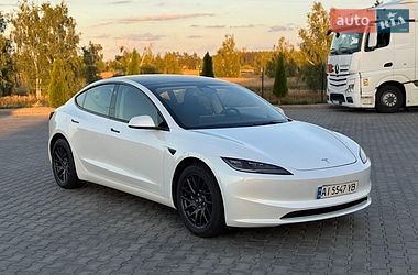 Седан Tesla Model 3 2024 в Бучі