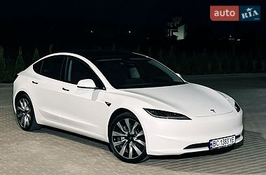 Седан Tesla Model 3 2024 в Львові