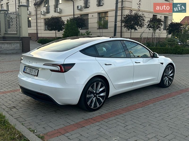 Седан Tesla Model 3 2024 в Львові