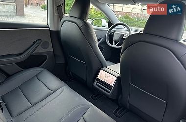 Седан Tesla Model 3 2024 в Львові