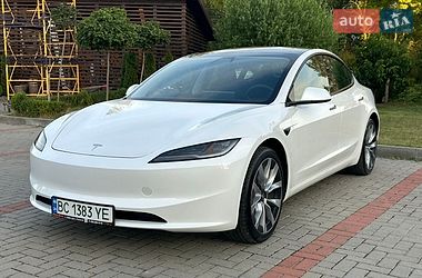 Седан Tesla Model 3 2024 в Львові