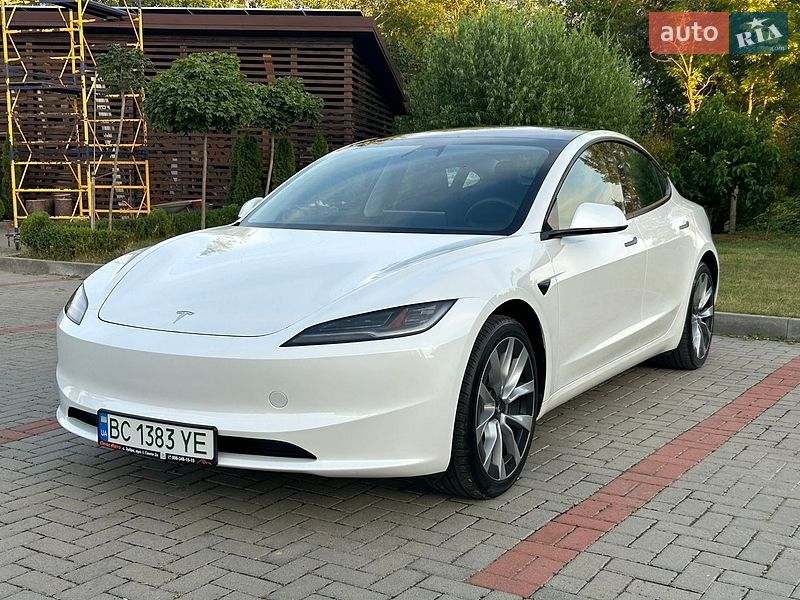 Седан Tesla Model 3 2024 в Львові